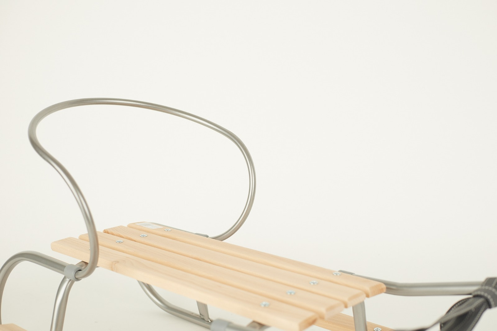 Sanki z podnóżkami i oparciem